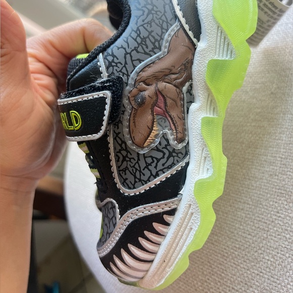 Jurassic World Toddler Boys Athletic Light-up Sneaker size 7 - Picture 5 of 7